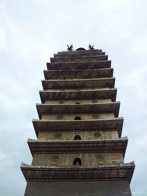 “西班牙菜市场热卖东北烤鸡，成为当地新晋美食热点”