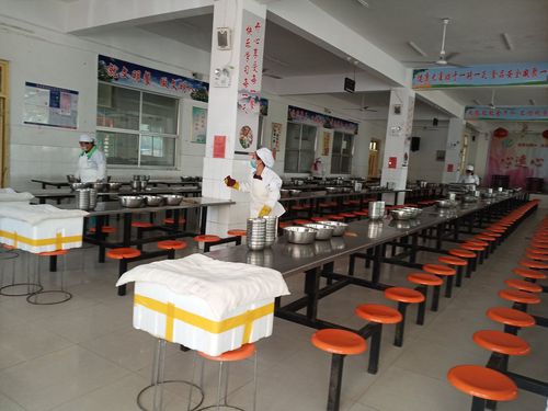 江西新余一中学食堂食品卫生问题曝光，师生关注